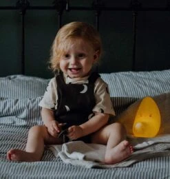 Lampje Kinderkamer / Kinderlampje: Maan | A Little Lovely Company 19 Lampje Kinderkamer / Kinderlampje: Maan | A Little Lovely Company -Baby Peuter Winkel 1142x1200 10