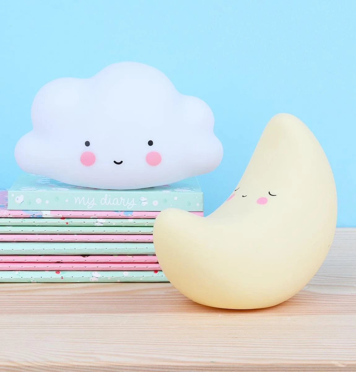 Lampje Kinderkamer / Kinderlampje: Maan | A Little Lovely Company 9 Lampje Kinderkamer / Kinderlampje: Maan | A Little Lovely Company - Afbeelding 7