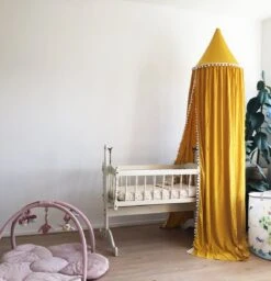 By Baboo Klamboe Baby 245cm - Okergeel - Katoen - Pompons -Baby Peuter Winkel 1160x1200 5