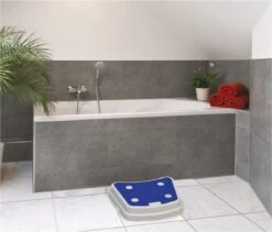 Aidapt Opstapje Bad - Wit/blauw Kunststof 8 Aidapt Opstapje Bad - Wit/blauw Kunststof -Baby Peuter Winkel 1200x1027