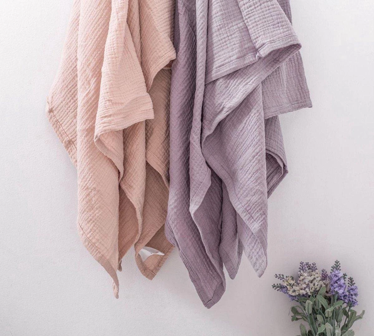 Hydrofiele Doek XL 120x120cm Lila - Luxueuze Kwaliteit - 100% Zacht Katoen - Hydrofiele Luiers - Swaddle - Inbakerdoek - Wikkeldeken- Omslagdoek Baby - Bad 6 Hydrofiele Doek XL 120x120cm Lila - Luxueuze Kwaliteit - 100% Zacht Katoen - Hydrofiele Luiers - Swaddle - Inbakerdoek - Wikkeldeken- Omslagdoek Baby - Bad - Afbeelding 4