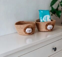Kersvers Jute Commodemandje Leeuw Small - Jungle - Opbergmandje - Baby Mand - Commode Organizer - Jungle Baby Kamer- Bruin - Beige - Baby Kraamcadeau - Babykamer - 1 Commodemandje -Baby Peuter Winkel 1200x1095 3