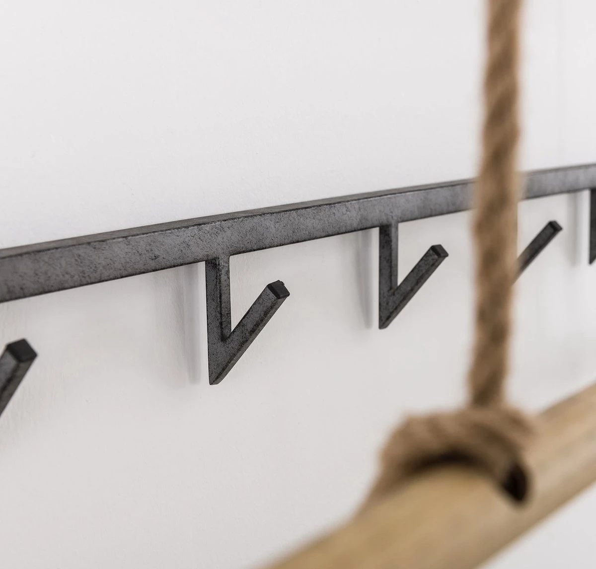 Merkloos DePauwWonen - Metal Bamboo Hoedenplank 6 Haaks Kapstok - LxBxH = 120 X 32 X 40cm - Grijs - Hangkapstok, Kapstok Haken, Hangend, Industrieel, Wandkapstok 8 Merkloos DePauwWonen - Metal Bamboo Hoedenplank 6 Haaks Kapstok - LxBxH = 120 X 32 X 40cm - Grijs - Hangkapstok, Kapstok Haken, Hangend, Industrieel, Wandkapstok - Afbeelding 6