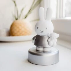 Bambolino Toys - Nijntje Nachtlampje - LED - Zilver - Kinderkamer - Decoratie 11 Bambolino Toys - Nijntje Nachtlampje - LED - Zilver - Kinderkamer - Decoratie -Baby Peuter Winkel 1200x1200 1431