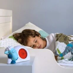 Zazu Sam Slaaptrainer - Met Nachtlamp Functie En Slaaptimers - Blauw / Wit -Baby Peuter Winkel 1200x1200 1742