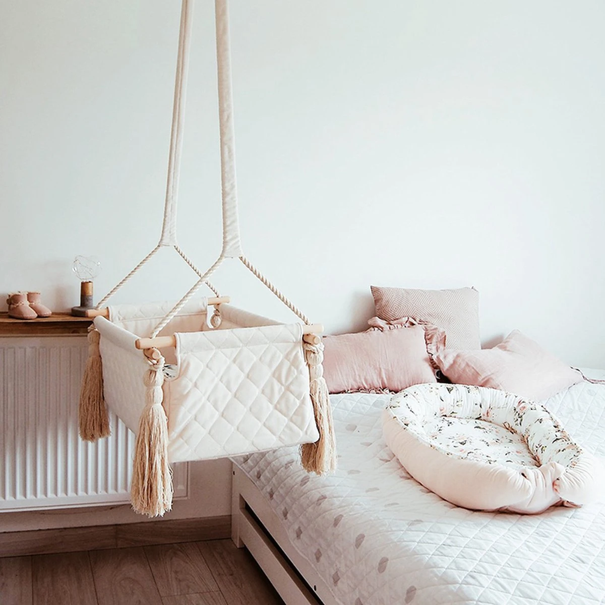 Hangwieg - Baby Schommelwieg Off-White - Newborn Baby Kribbe - Inclusief Bevestigingsmaterialen En Matras Op Maat! 5 Hangwieg - Baby Schommelwieg Off-White - Newborn Baby Kribbe - Inclusief Bevestigingsmaterialen En Matras Op Maat! - Afbeelding 3