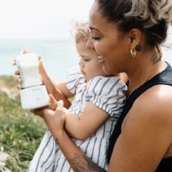 MyBambini's Bottle Warmer Pro™ - Draagbare Baby Flessenwarmer Voor Onderweg - Blauw - Geschikt Voor Smalle Hals Flessen Van Dr. Brown's, Difrax, Medela & Nanobebe -Baby Peuter Winkel 1200x1200 2416