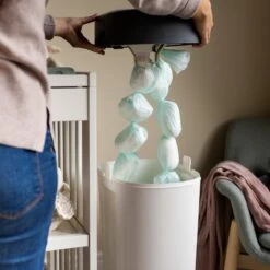 Tommee Tippee Twist & Click XL-luieremmer - Voor Maximaal 60 Luiers - Milieuvriendelijker Systeem - 1 Navulcassette - Duurzaam Geproduceerde Antibacteriële GREENFILM -Baby Peuter Winkel 1200x1200 587