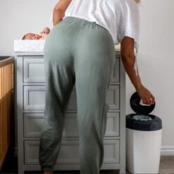 Tommee Tippee Simplee Sangenic Luieremmer, Milieuvriendelijker Systeem, Inclusief 6 Navulcassettes Met Duurzaam Geproduceerde Antibacteriële GREENFILM, Grijs -Baby Peuter Winkel 1200x1200 612