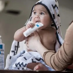 KipKep Blenker Hydrofiele Badcape - Maat 100x70cm - Memphis White -Baby Peuter Winkel 1200x1200 680