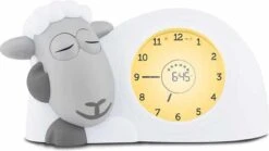 Zazu Sam Slaaptrainer - Met Nachtlamp Functie En Slaaptimers - Grijs / Wit -Baby Peuter Winkel 1200x674