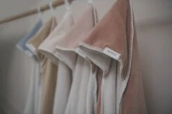 Koeka Omslagdoek Teddy Oddi - Lichtbruin - 100x100cm 16 Koeka Omslagdoek Teddy Oddi - Lichtbruin - 100x100cm -Baby Peuter Winkel 1200x799 51