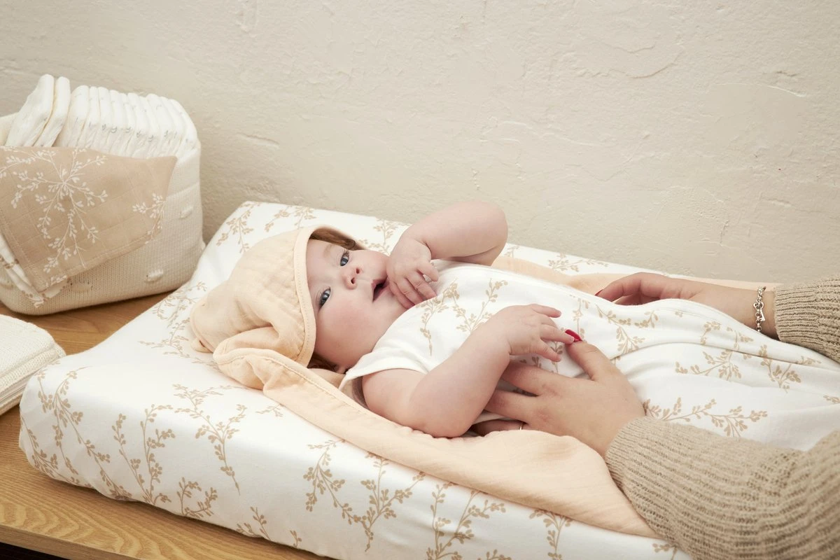 Meyco Branches Aankleedkussenhoes - 50x70 Cm - Sand 5 Meyco Branches Aankleedkussenhoes - 50x70 Cm - Sand - Afbeelding 3