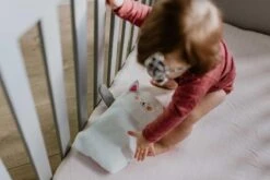 A3 Baby & Kids Soozly Kruikenzak Handpop Wit 19 A3 Baby & Kids Soozly Kruikenzak Handpop Wit -Baby Peuter Winkel 1200x800 438