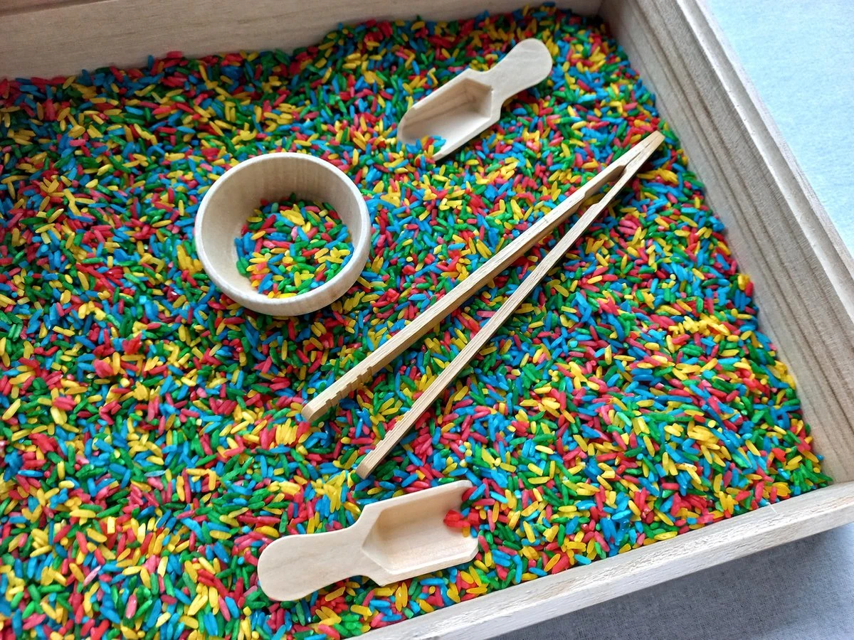 Merkloos Speelbak + Deksel - Rainbow Set - Incl. Rijst En Accessoires - Montessori Sensorisch Open-ended - Zand Speelzand Sensory Speelrijst Fijne Motoriek - Bak Basisset Sensomotorisch Loose Parts Open End Play 4 Merkloos Speelbak + Deksel - Rainbow Set - Incl. Rijst En Accessoires - Montessori Sensorisch Open-ended - Zand Speelzand Sensory Speelrijst Fijne Motoriek - Bak Basisset Sensomotorisch Loose Parts Open End Play - Afbeelding 2