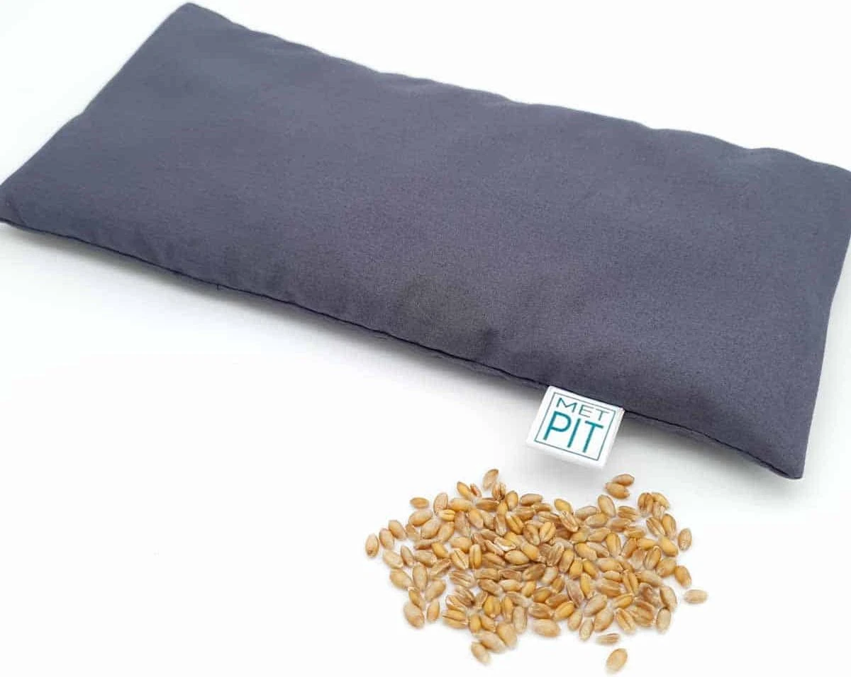 Kruik Baby Met Pit! – NIEUW MODEL Hoes Is Wasbaar – Veilige Tarwe Kruik - Made In NL/BE – Magnetron èn Vriezer - Antraciet 3 Kruik Baby Met Pit! – NIEUW MODEL Hoes Is Wasbaar – Veilige Tarwe Kruik - Made In NL/BE – Magnetron èn Vriezer - Antraciet