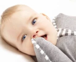 Love To Dream™ Babyslaapzak Swaddle Up™ - Inbakeren - Baby 0-3 Maanden - 3.5-6 Kg - All Season - Grijs -Baby Peuter Winkel 1200x972 3