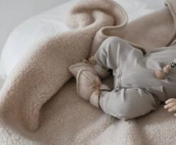 WOLLIES Amsterdam - Wieg Deken - Amandel - Merino Wol - 75 X 100 CM -Baby Peuter Winkel 1200x992 2