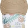 Itzy Ritzy - Itzy Mitt™ - Baby Bijtwant - Beige Luiaard 2 Itzy Ritzy - Itzy Mitt™ - Baby Bijtwant - Beige Luiaard -Baby Peuter Winkel 671x1200 5