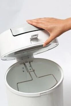 DiaperPail - Clear White - Luieremmer Met Speciale Luiersluis - Werkt Met Normale Vuilniszakken - Luxe Luieremmer - Geen Speciale Cassettes - Geen Geurtjes - Makkelijk Schoon Te Maken - Is Gemaakt Van Aluminium -Baby Peuter Winkel 798x1200 1