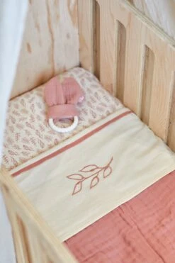 Jollein Baby Laken Ledikant 120x150cm Meadow - Rosewood -Baby Peuter Winkel 799x1200 63