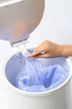 DiaperPail - Soft Grey - Luieremmer Met Speciale Luiersluis - Werkt Met Normale Vuilniszakken -Baby Peuter Winkel 799x1200 8