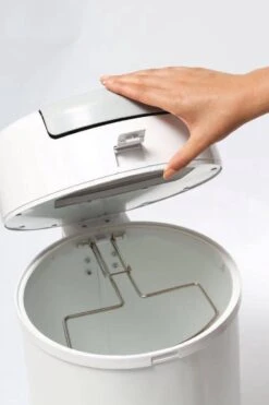 DiaperPail - Soft Grey - Luieremmer Met Speciale Luiersluis - Werkt Met Normale Vuilniszakken -Baby Peuter Winkel 799x1200 9