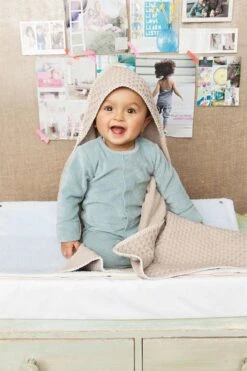 Koeka Omslagdoek Baby Wafel Antwerp - Zand -Baby Peuter Winkel 800x1200 165