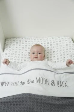 Meyco Love You To The Moon & Back Wieglaken - Grey - 75x100cm -Baby Peuter Winkel 800x1200 247