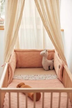 Jollein Bedomrander River Knit 180x35cm - Pale Pink -Baby Peuter Winkel 801x1200 36