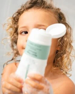 Naïf Verzorgende Shampoo - Baby En Kind - 200ml - Met Natuurlijke Ingrediënten -Baby Peuter Winkel 960x1200 2